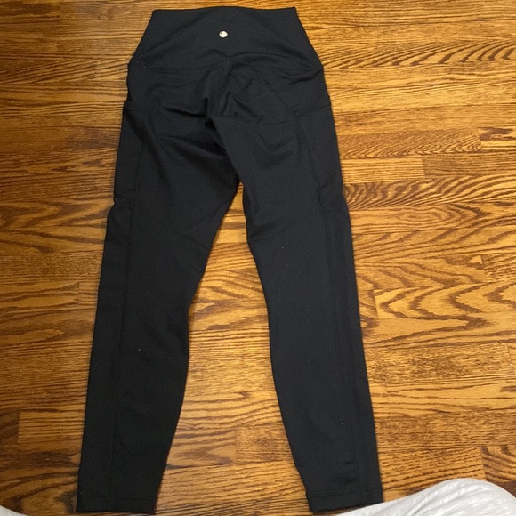 Yogalicious Lux- Cropped Pocket Leggings - Picture 2 of 3